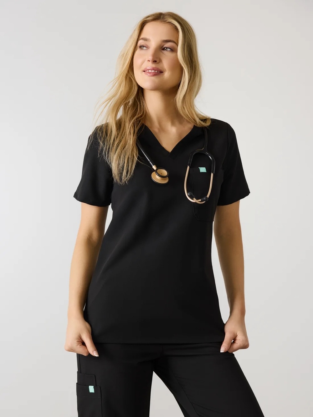 GARDE-MALADE One Pocket Scrub Top in Black